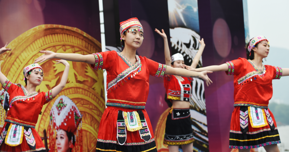 广西壮族有多少人口_广西壮族建筑都有哪些