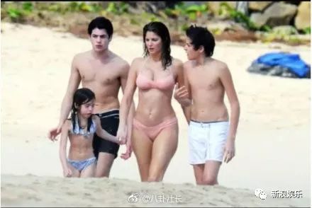 都这么大了，还和妈妈搂着亲亲？