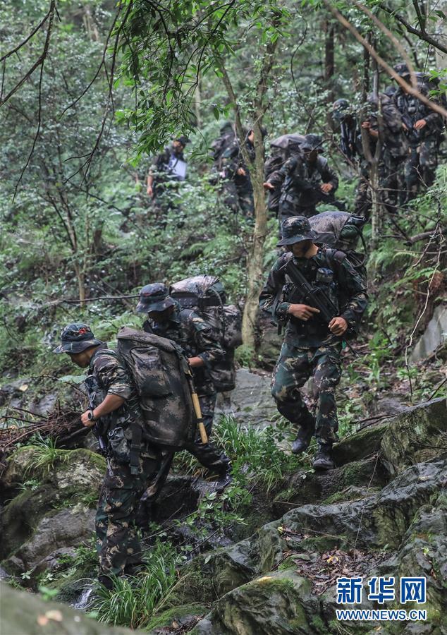 猎人出击--空军猎人集训队60小时多课目极