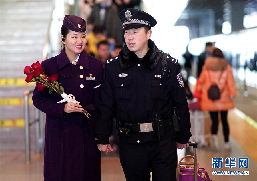 郑钦文击败朱琳闯入珠海WTA超级精英赛决赛