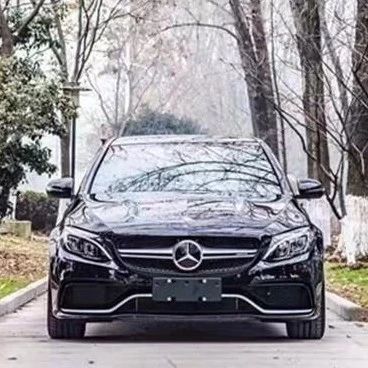 看上去就是一台普通的奔驰车，但路上遇到它千万别挑事，否则后果严重…