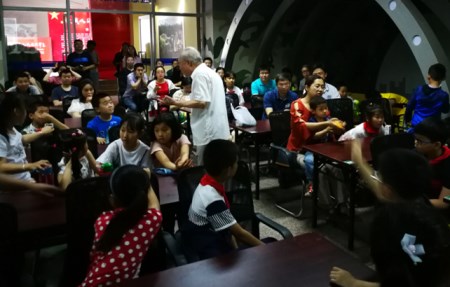 南京军休讲师团国防园讲述长征路上扁担银行