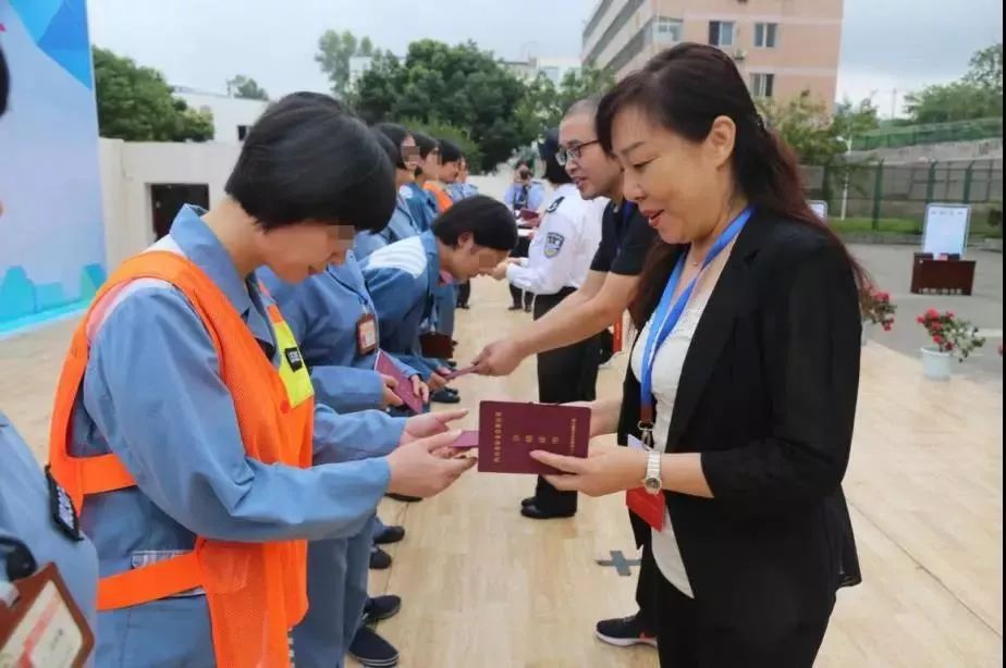 揭秘成都女子监狱招聘会:144人即将出狱前找到