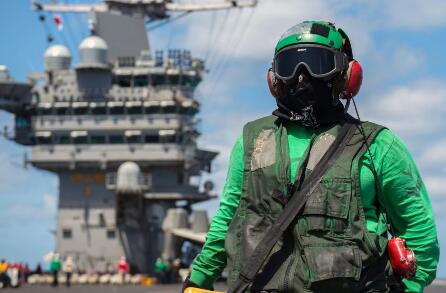 美国海军“杜鲁门”号航母率大批舰队集结叙利亚周边。(图源:防务新闻网站)