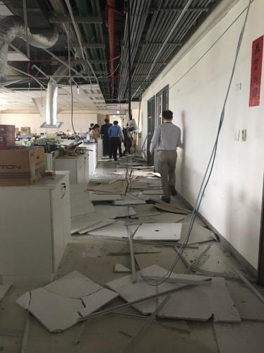 台当局“卫生福利部”天花板在地震中掉落(图片来源:台媒)