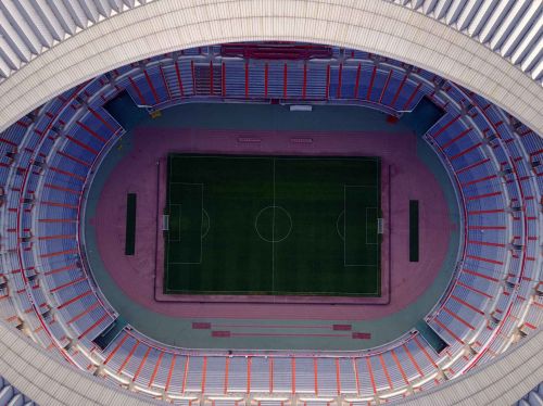 阳光下的济南奥体中心鲁能大球场