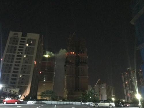 新北大楼火灾整夜未熄 全台最高云梯车不够高