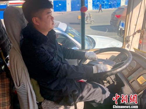 王强在工作中。 孙博妍 摄