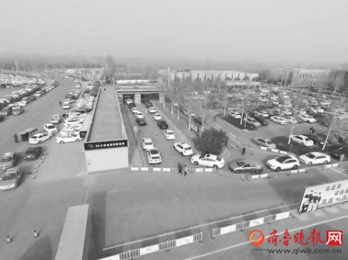 济南一天两千新车挂牌 全市34个网点都能办