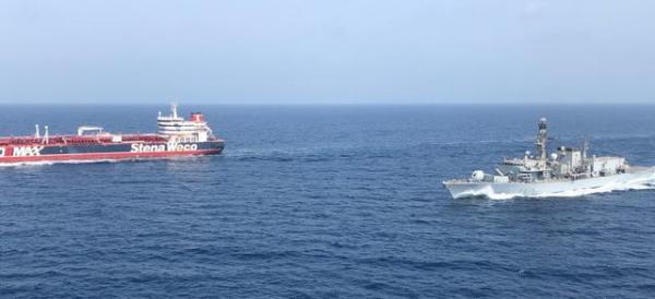 圖爲向英國油輪提供護航的23型護衛艦“蒙特羅斯”號。