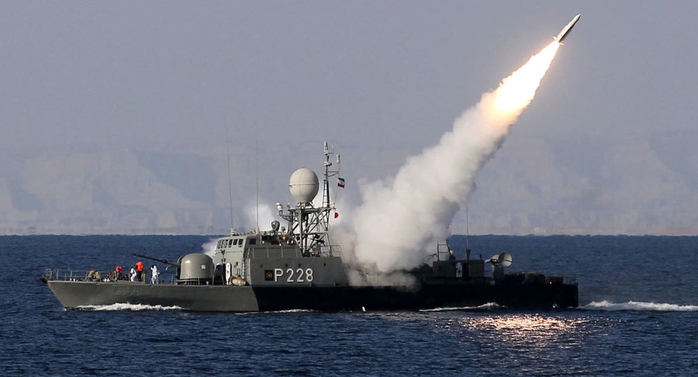 　伊朗海军进行军演 图俄罗斯卫星通讯社