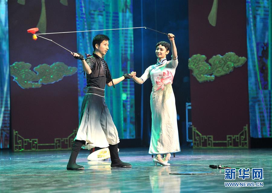 李玲玲：割肝救弟显真情 守得云开见月明