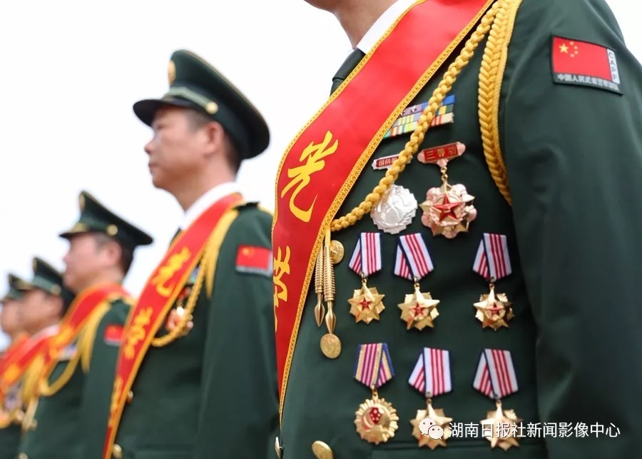 咱当兵的人图片_纵览新闻