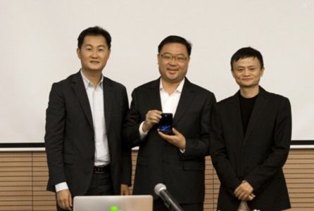 昔日400亿江西首富彭小峰被通缉 竟是倒在了P