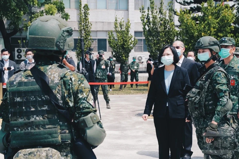 台军口罩配给不足被要求自购 台教授：感染谁负