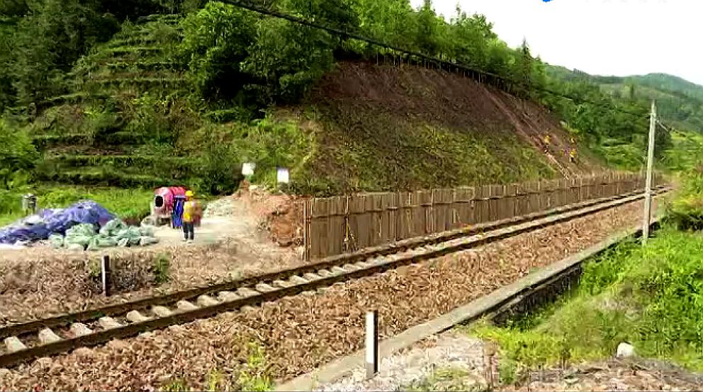 又见铁路马帮:焦柳铁路电气化改造，汽车不能开用骡马运材料