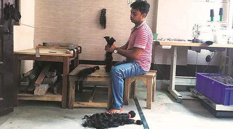 新德里7名男子持枪抢劫 偷走230公斤假发