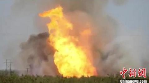 美国最大油田所在地一输油管道发生爆炸 现场火光冲天