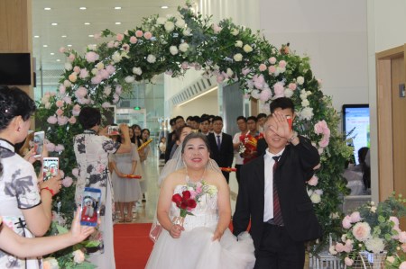 栖霞婚纱照_婚纱照风格