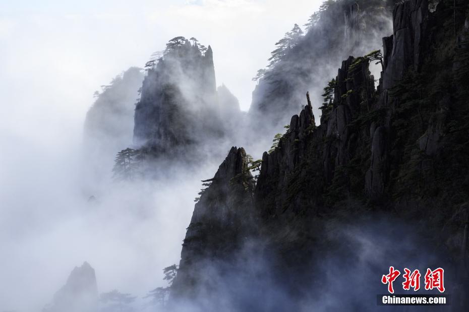 银河系中间亮的是什么