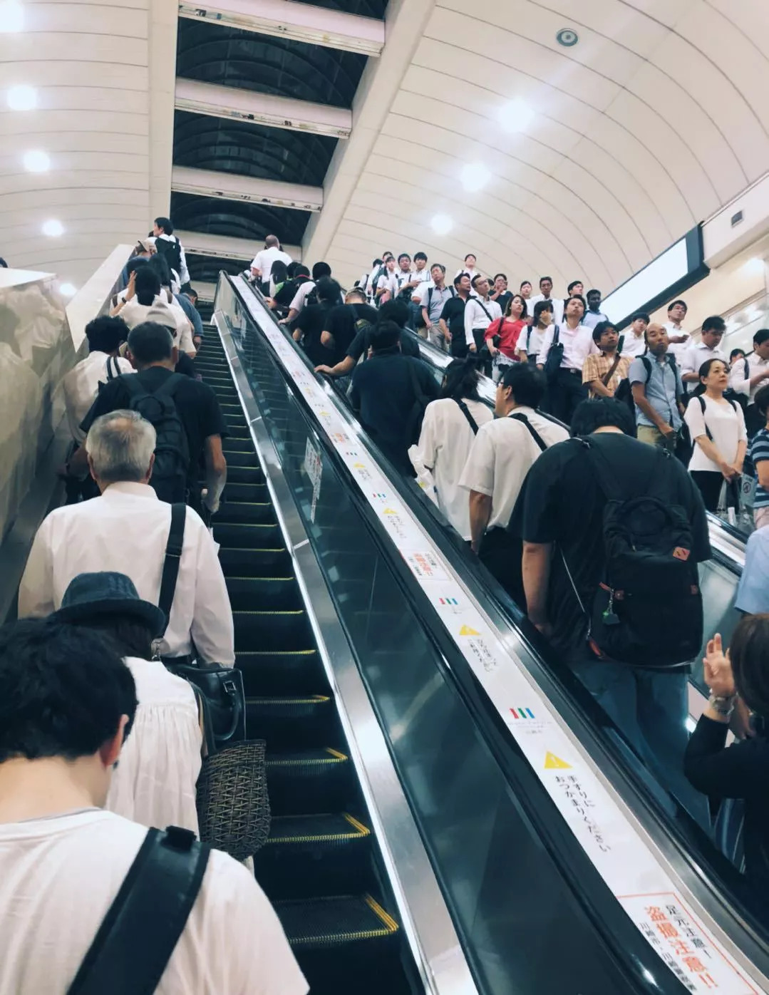 台风横扫日本摧毁关西机场!日本国民素质让人