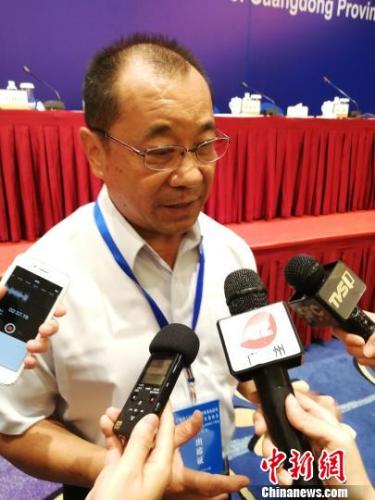 温江市台资企业协会副会长陈启安接受记者采访 郭军 摄