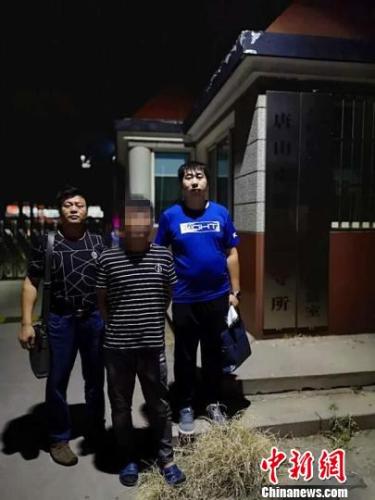 犯罪嫌疑人曹某被抓获 董洁 史孟贤 摄