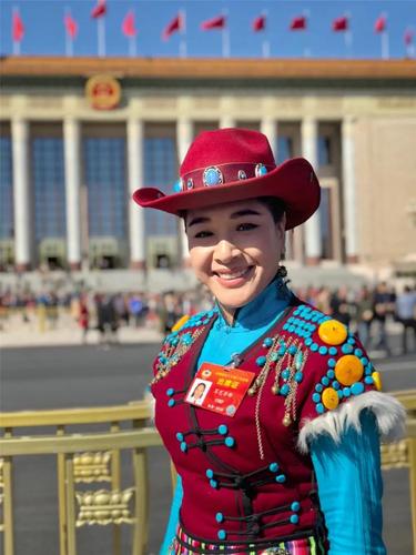 茸芭莘那委员：建议设立人口较少民族文化传播