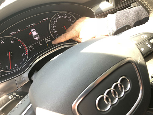 奥迪车气囊灯莫名常亮,要修得花5000多元-新浪汽车