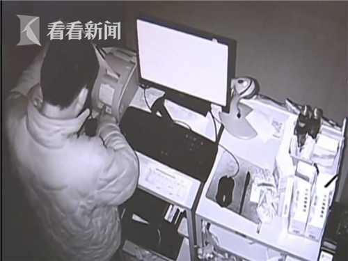 5781ae31550d3f78f37ec9aaf1cc0cfb.jpg 小偷盗窃过程中犯困 在作案现场呼呼大睡三个小时