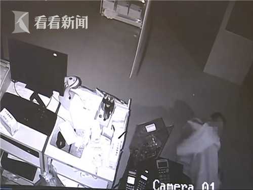 8bf42377cebe2b56adad7fce635109d8.jpg 小偷盗窃过程中犯困 在作案现场呼呼大睡三个小时