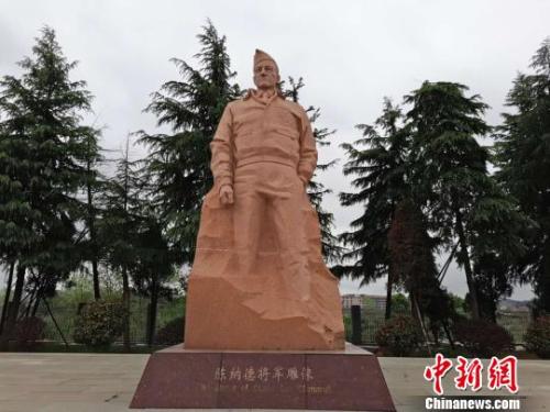 芷江飞虎队纪念馆里陈纳德将军的雕像。 王昊昊 摄