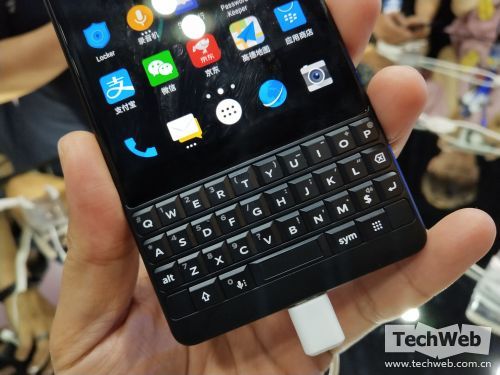 全键盘AI设计!黑莓正式发布BlackBerry KEY2手机