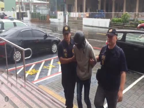 涉事男子被逮捕。(台湾“中广新闻网”/仁武分局提供)