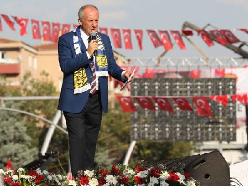 土耳其反对党候选人因杰22日在安卡拉出席竞选集会（法新社）