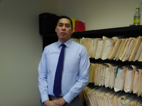 罗伦佐表示,现在H-1B申请比以前审查更严。(美国《世界日报》/韩杰 摄)