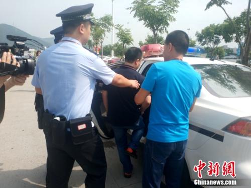 8月2日,福建省法院对43件强制清场、腾房案件进行强制执行,对356名被执行人采取司法拘留、强制拘传措施。供图
