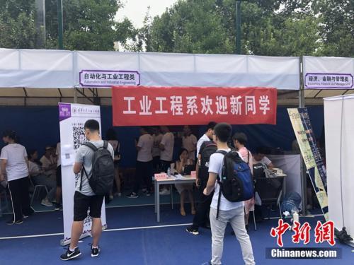 资料图:大学迎新现场。 冷昊阳 摄