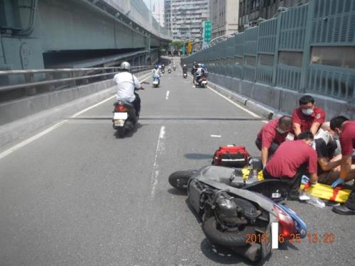 18至25岁男装皮风衣_周润发的10岁,18岁,25岁,34岁,59岁,出道43年一直被模仿