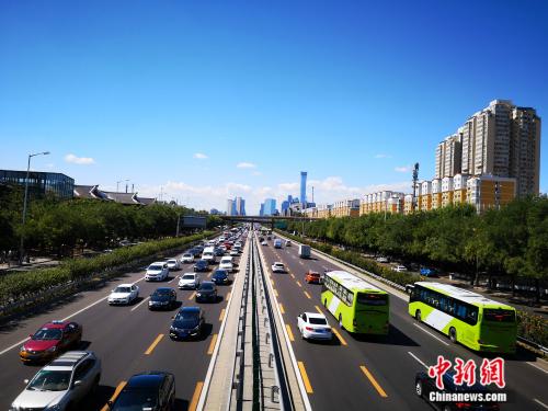 9月8日,北京天气晴朗,大气能见度较高。阚枫 摄