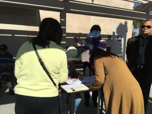近千名天普市和艾爾蒙地市的華裔居民,聯署抗議艾爾蒙地市政府建造醫療用大麻基地。(圖片來源:美國《世界日報》記者林佩錦攝)