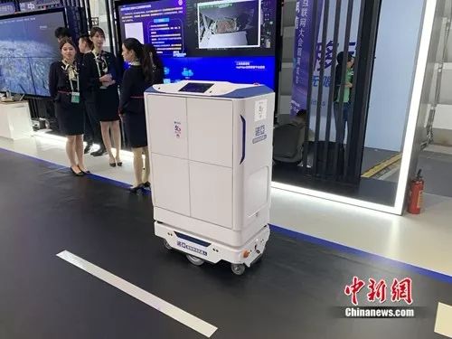  医院物流机器人。中新网 吴涛 摄