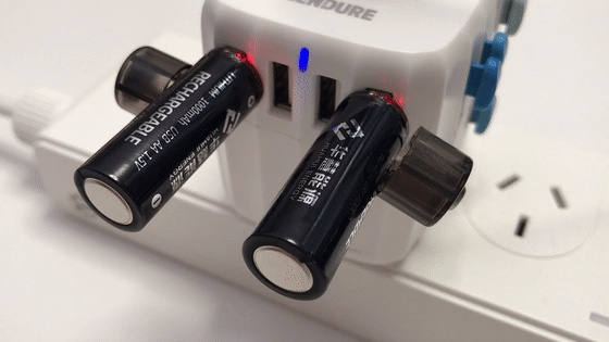寿命长、充电快、电压足，可以循环使用1000次的USB充电电池