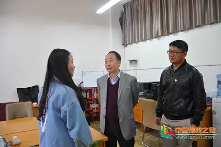△5月3日,蒋兆岗分别到学校团委和图书馆调研工作
