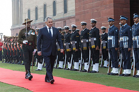  俄国防部长绍伊古12日到访印度检阅仪仗队。俄罗斯《独立报》网站