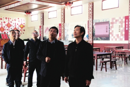点击放大