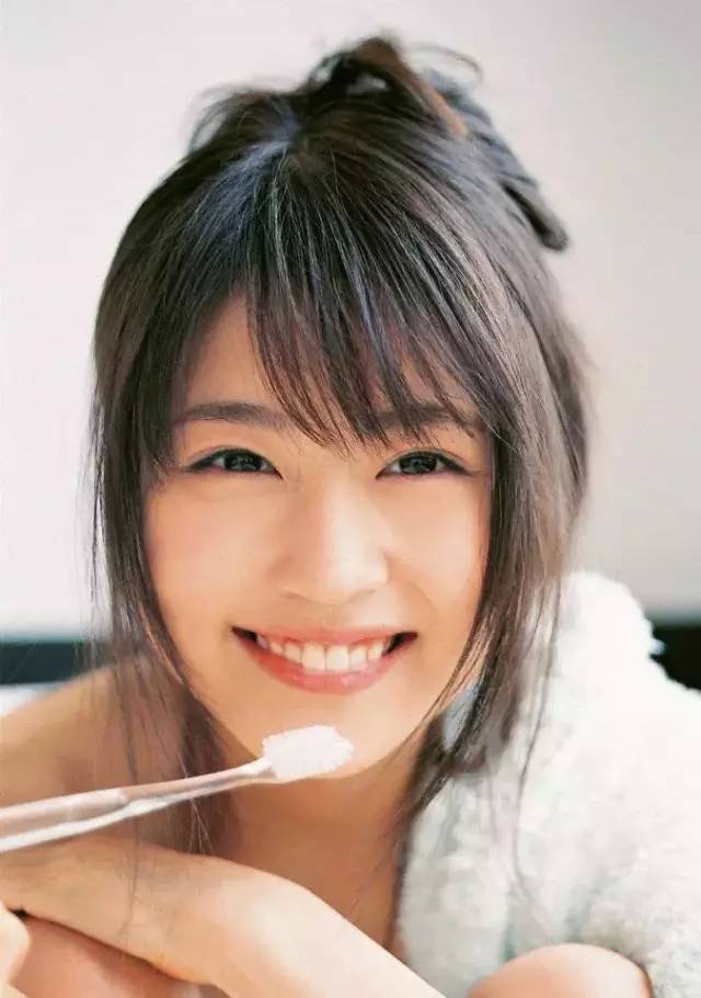 被广大网民爱称村花的有村架纯,以84分的好成绩成为U30以下的头名。
