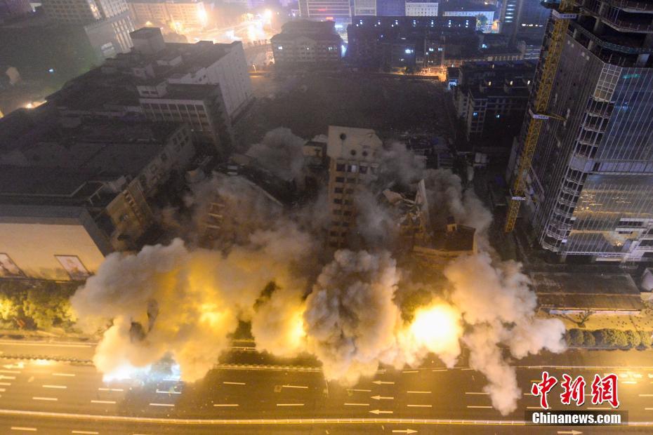 鐪嬪コ浜哄唨鑹茶灪浣撻姝屽崟，在线视频资源探索与剧情解析