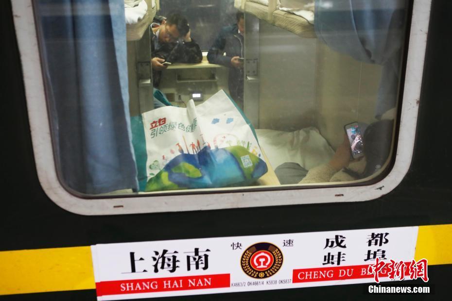 莱万双响 巴萨5比1大胜塞维利亚