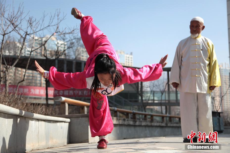 揭秘新界西的「心跳中樞」：走進天水圍電話投注中心，體驗不一樣的職場節奏 